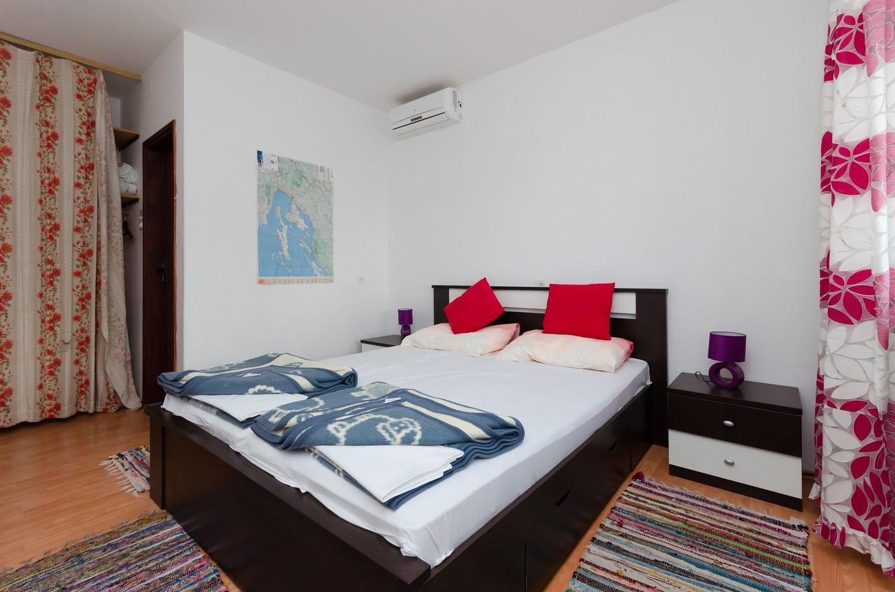 Apartments And Room Luka Klenovica Buitenkant foto