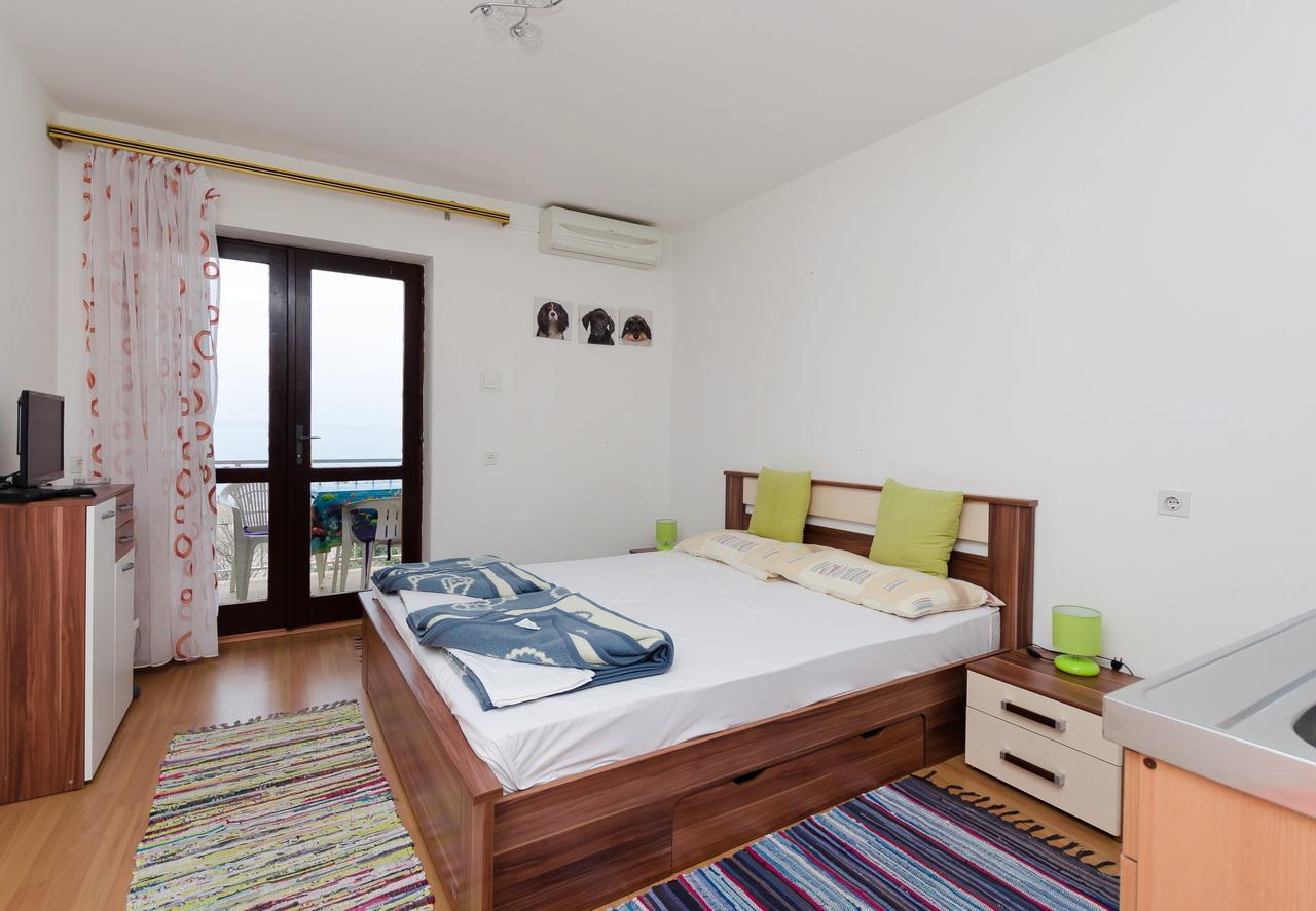Apartments And Room Luka Klenovica Buitenkant foto