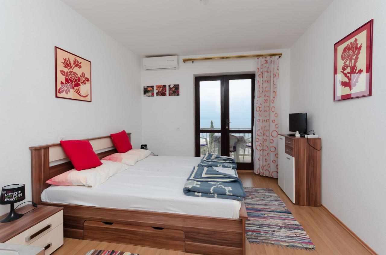 Apartments And Room Luka Klenovica Buitenkant foto