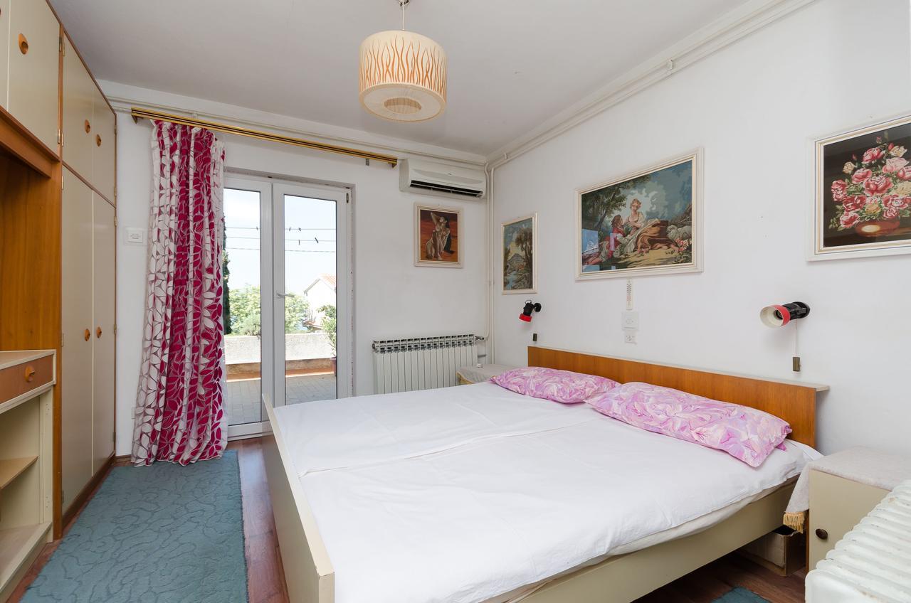Apartments And Room Luka Klenovica Buitenkant foto